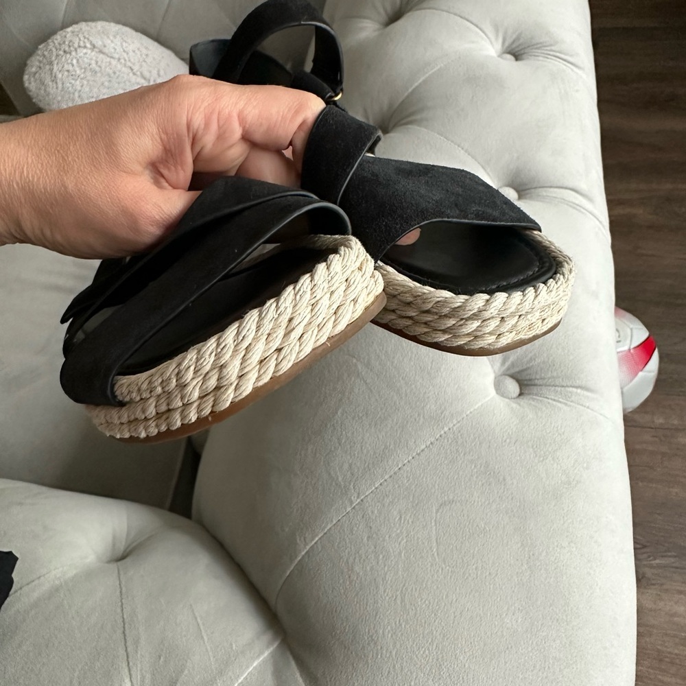 Sandals Vince, new, black color, size 6.5. suede material